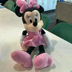 18” Disney Minnie Mouse Plush.  Great used condition! We’ve outgrown it.